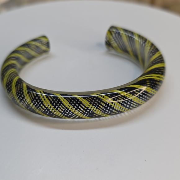 Adams Jewelry - Signed Adams Art Glass Cuff Bracelet – Yellow & Black Swirl – Studio Blown Glass